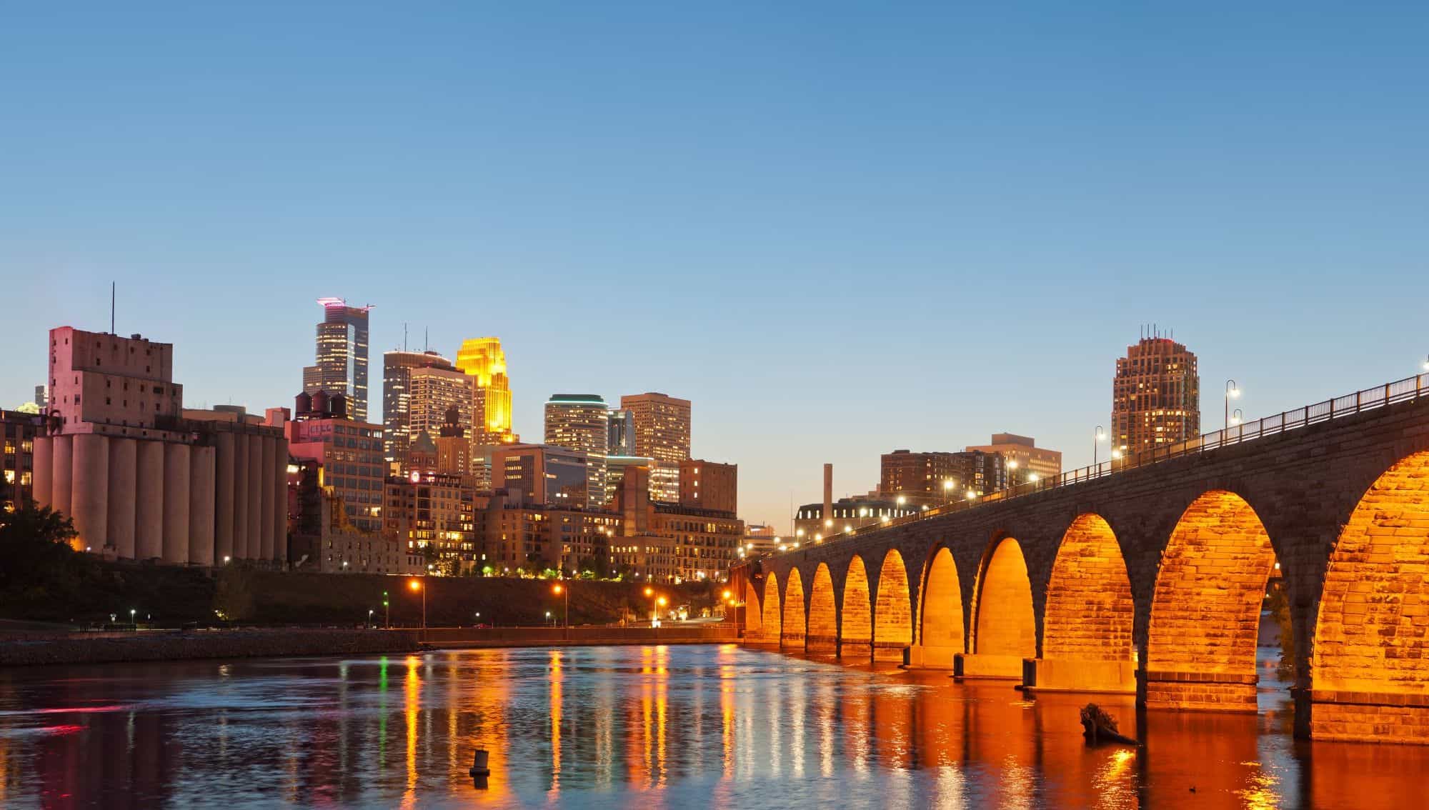 minneapolis-stone-arch-bridge-view